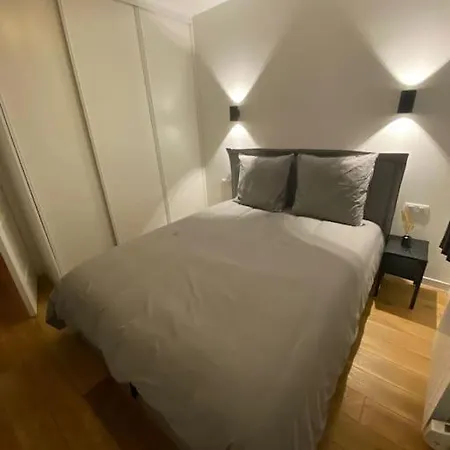 Apartment Bright Modern Apartment, 2 Bedrooms, 6 Guests *