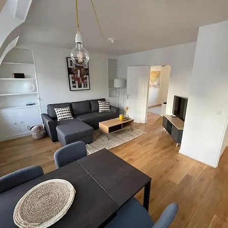 Bright Modern Apartment, 2 Bedrooms, 6 Guests Apartment Paris