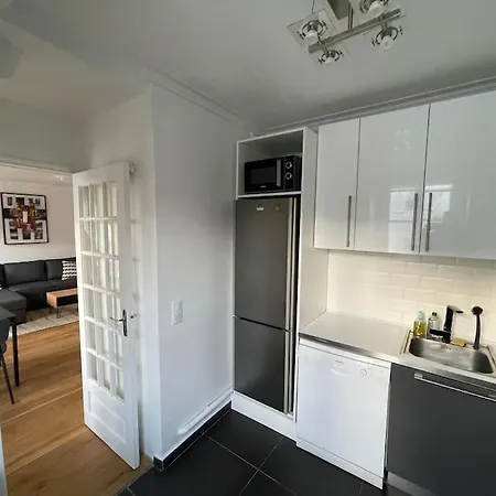 Bright Modern Apartment, 2 Bedrooms, 6 Guests Apartment