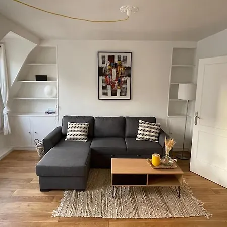 Bright Modern Apartment, 2 Bedrooms, 6 Guests *