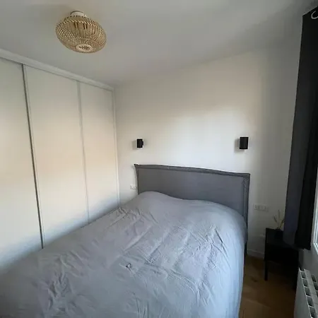 Bright Modern Apartment, 2 Bedrooms, 6 Guests